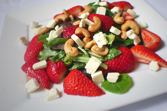 Summer Strawberry Salad sans dressing